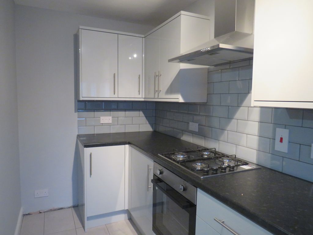Property photo 2 of 7 Kitchen