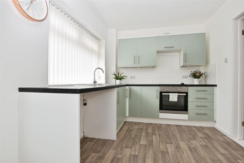 Property photo 3 of 13 Kitchen
