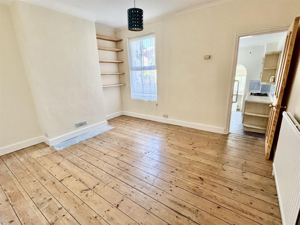 Property photo 3 of 20 Dining Room