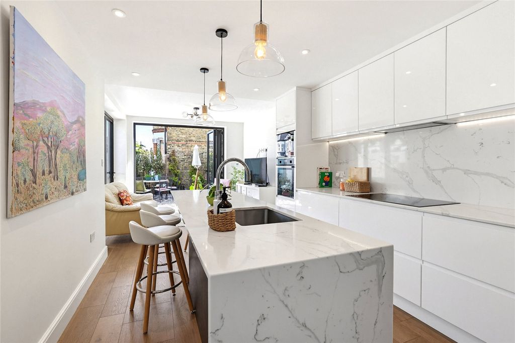 Property photo 1 of 19 Kitchen