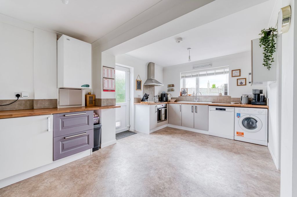 Property photo 3 of 21