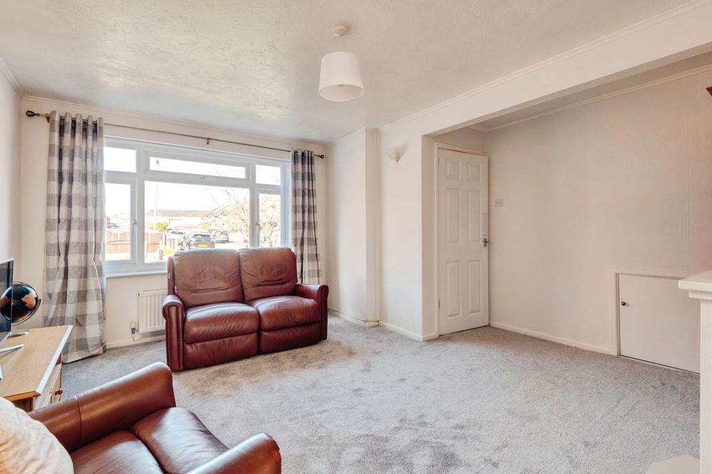 Property photo 3 of 19 Living Room