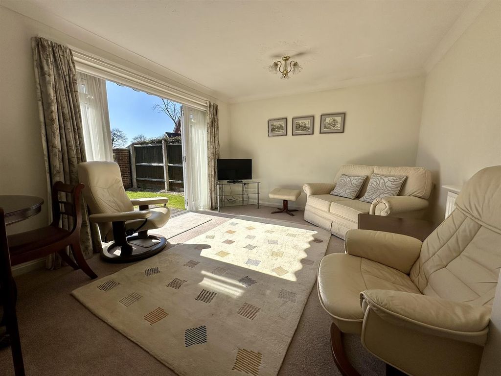 Property photo 2 of 10 Sitting Room