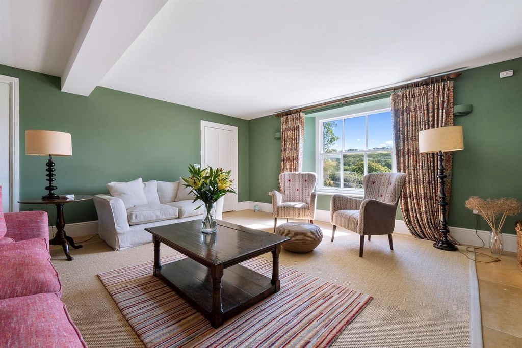 Property photo 3 of 19 Page 3 Right Side Full Height 2 Columns Wide Ronco