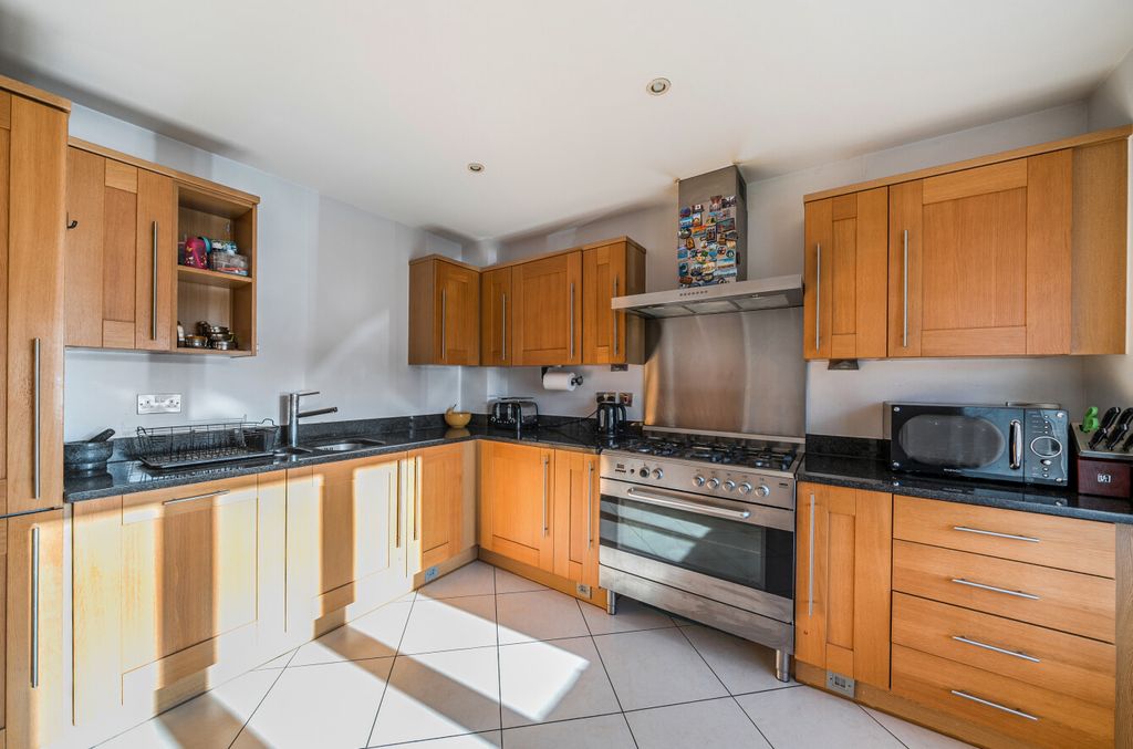 Property photo 2 of 21 1364152-12-69009E...