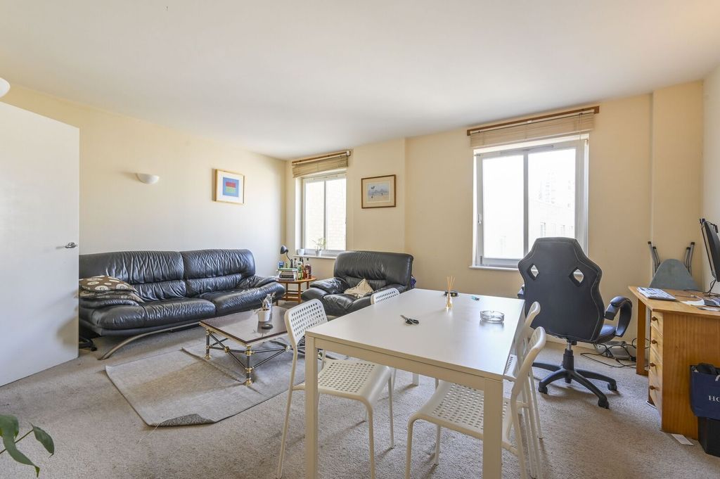 Property photo 3 of 6