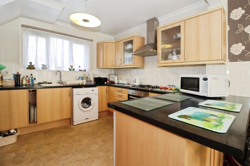 Property photo 2 of 7 Kitchen