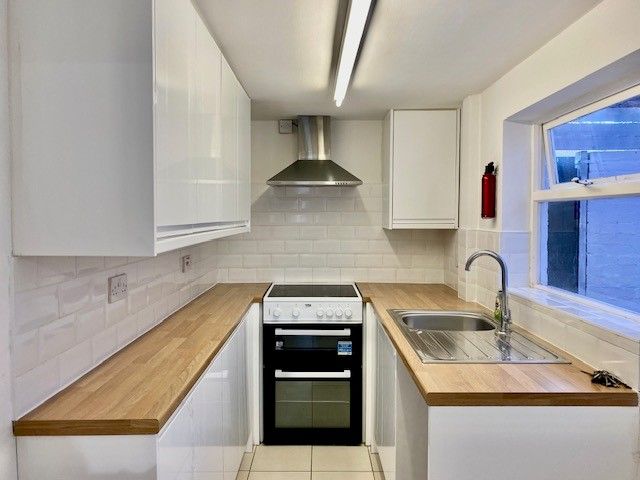 Property photo 2 of 7 Kitchen