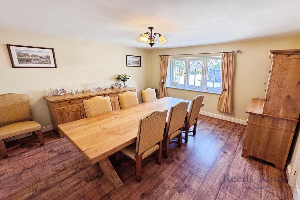 Property photo 3 of 40 Dining Room