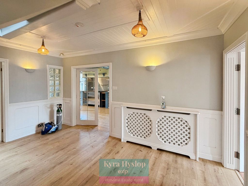 Property photo 3 of 36