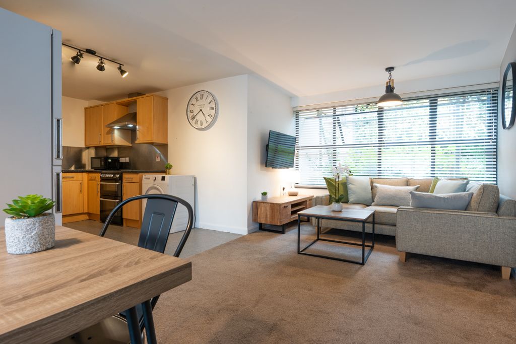 Property photo 1 of 15 Hope Court Flat 7 Living Room 2
