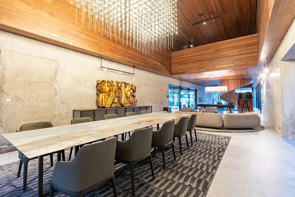 Property photo 2 of 61