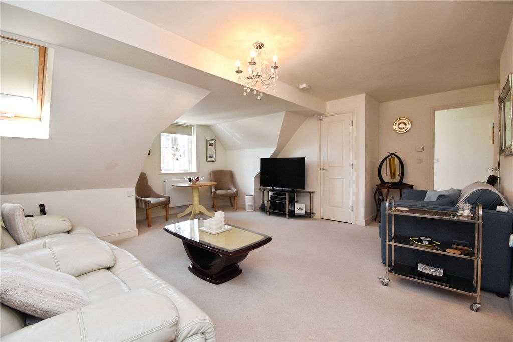 Property photo 1 of 10 Lounge