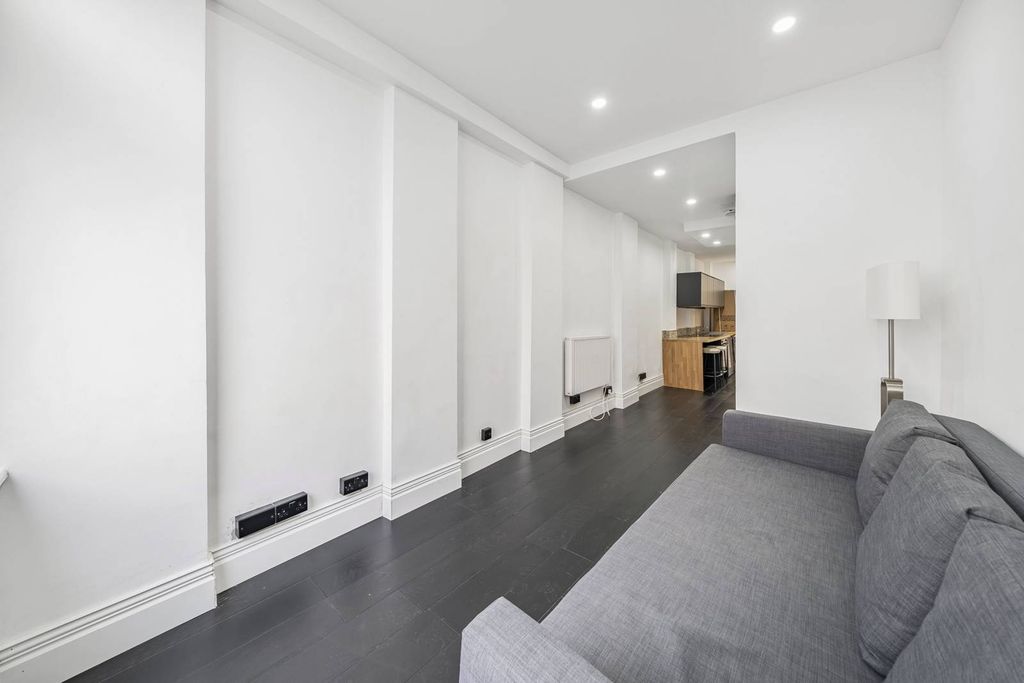 Property photo 3 of 8