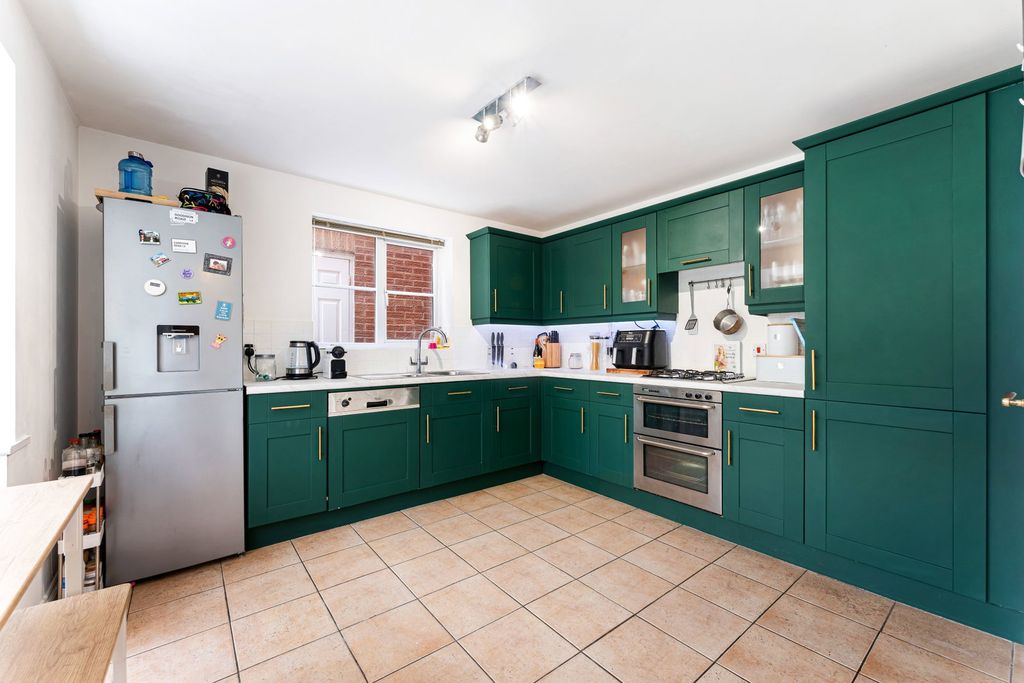 Property photo 3 of 86