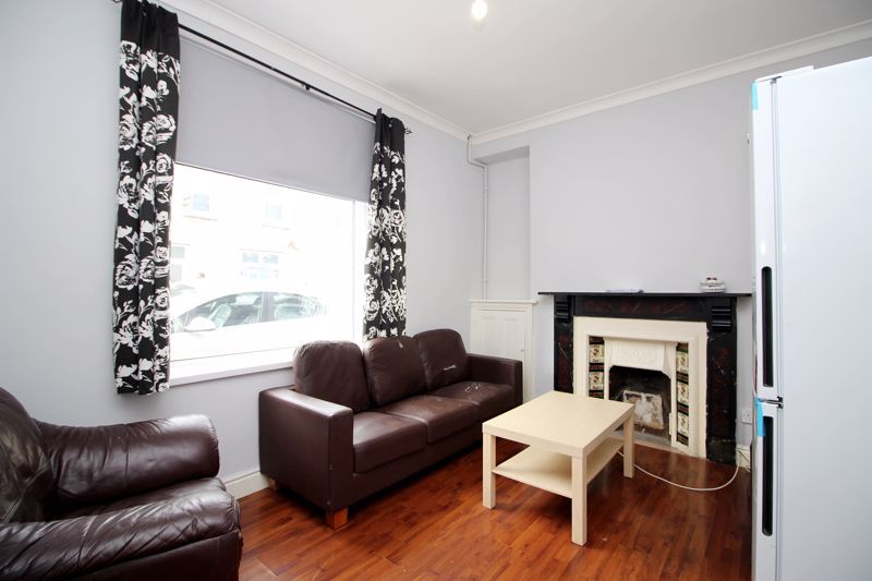 Property photo 2 of 12 Lounge