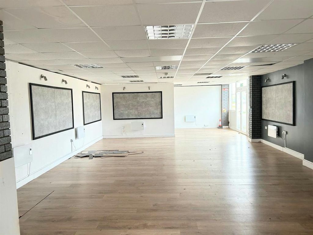 Property photo 3 of 6 3