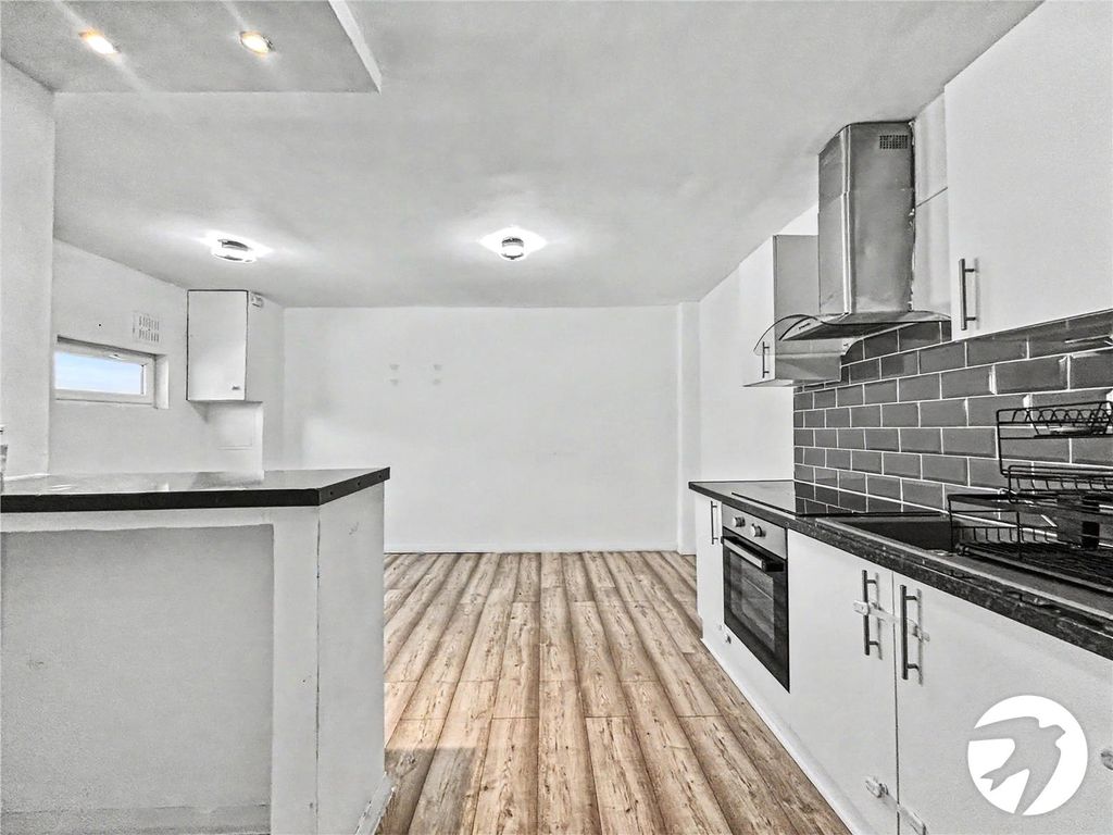 Property photo 2 of 14 Picture No. 17