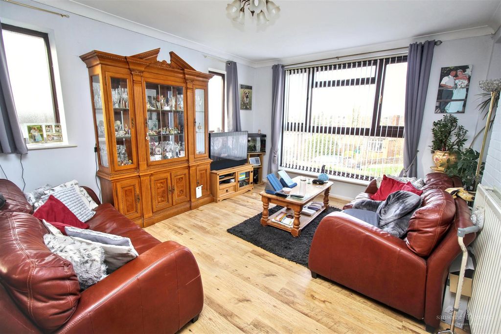 Property photo 3 of 15 Living Room