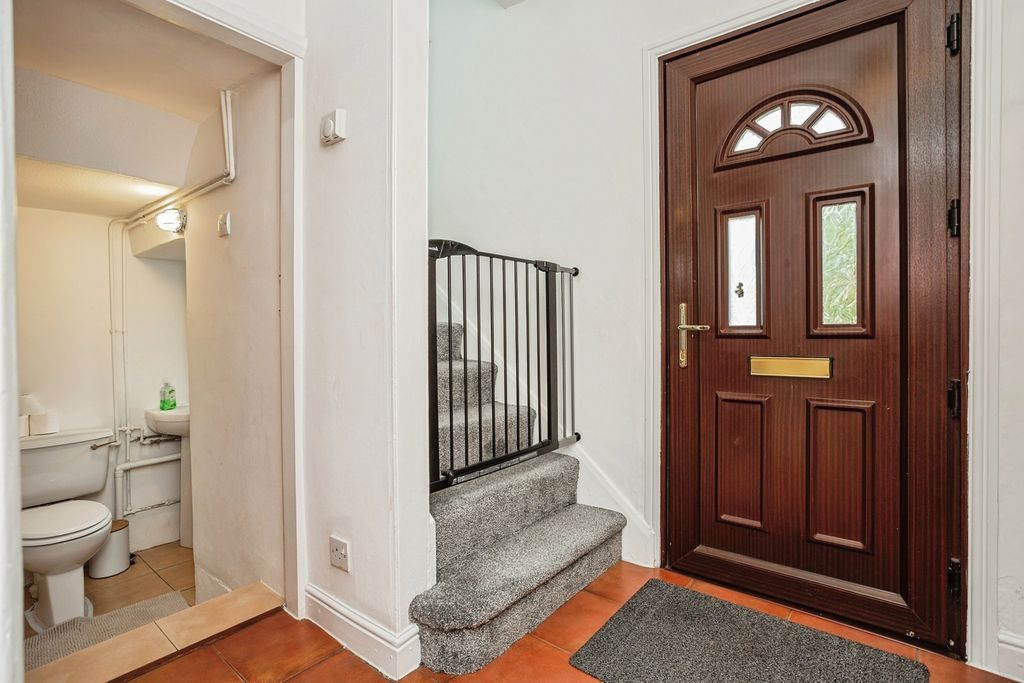 Property photo 2 of 17 Hallway