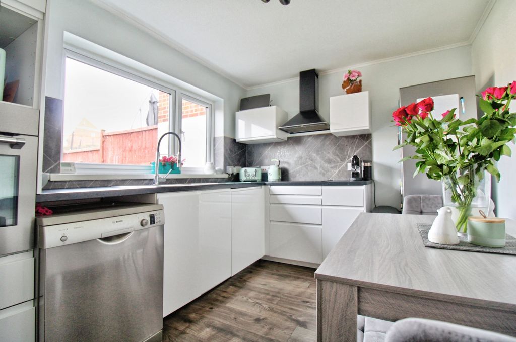 Property photo 3 of 18 7