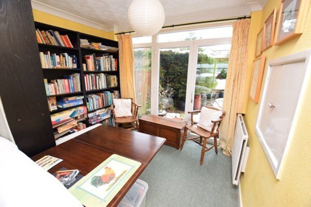 Property photo 3 of 8 Lounge