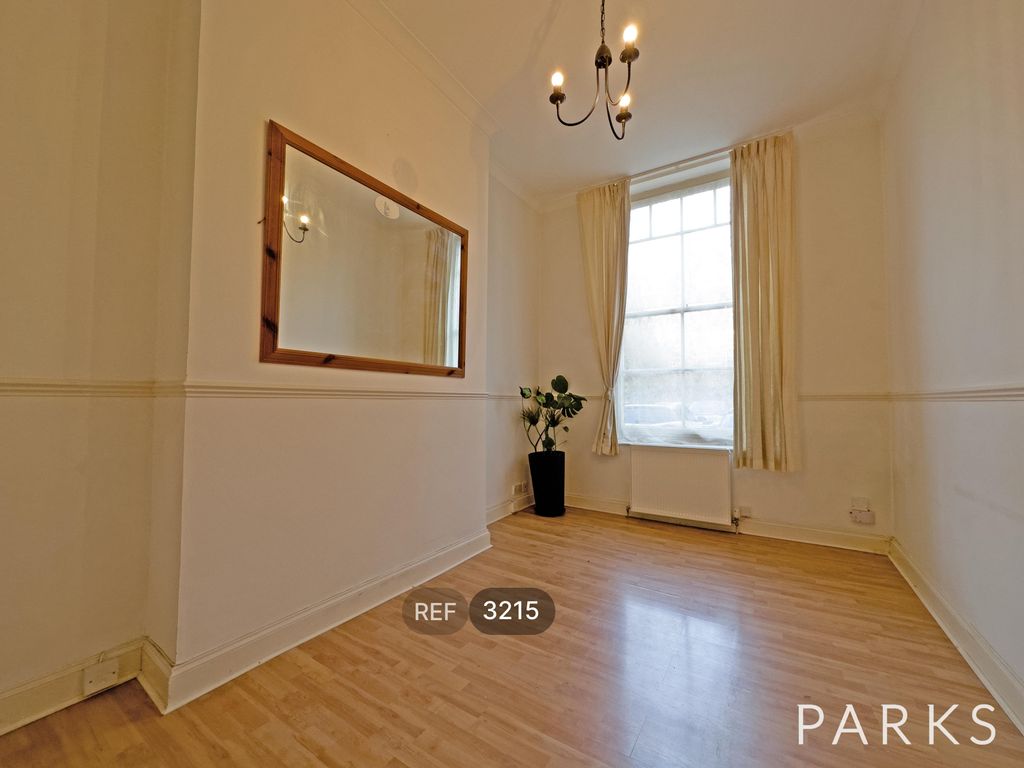 Property photo 3 of 6 Living Room