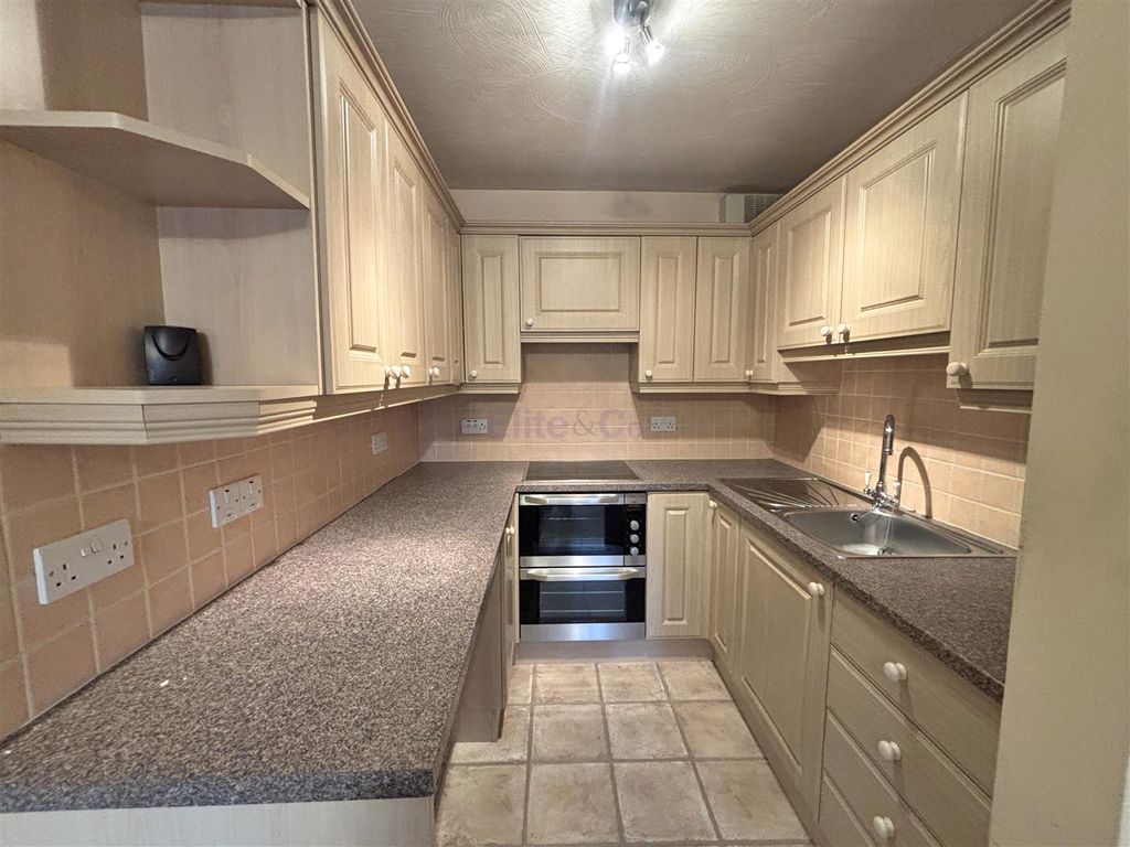 Property photo 3 of 13 Kitchen