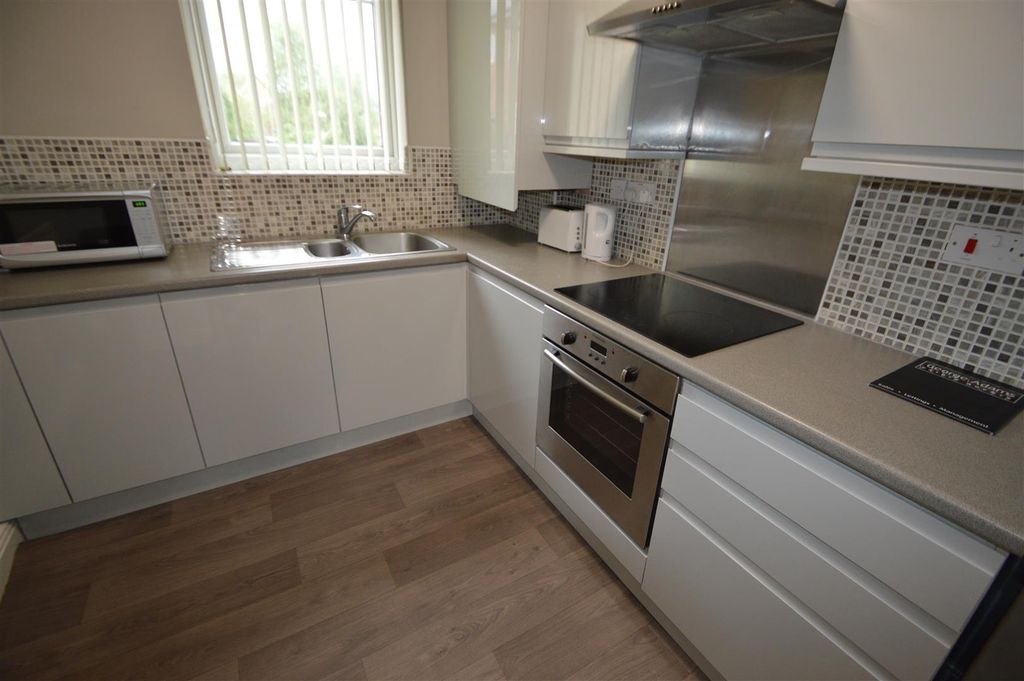 Property photo 2 of 8 159A - Kitchen.Jpg