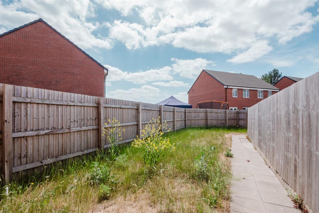 Additional image 16 of 2 bed semi-detached house to rentLakeside North, Scunthorpe DN16