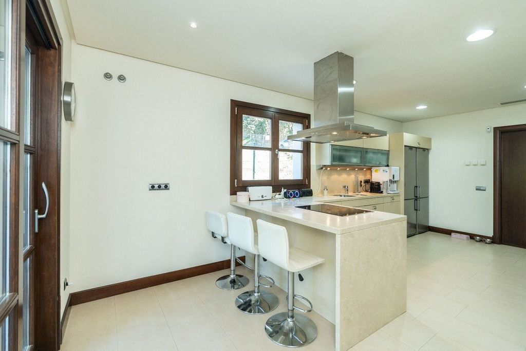 Property photo 3 of 50