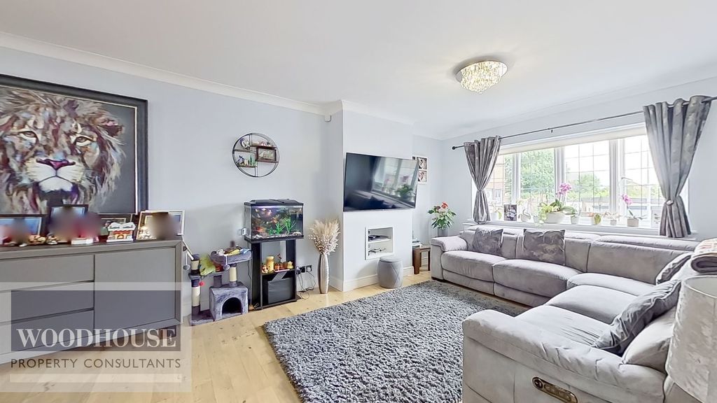 Property photo 2 of 34