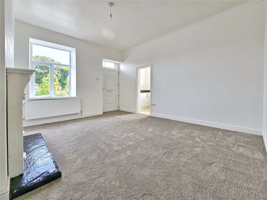 Property photo 3 of 11 Living Room
