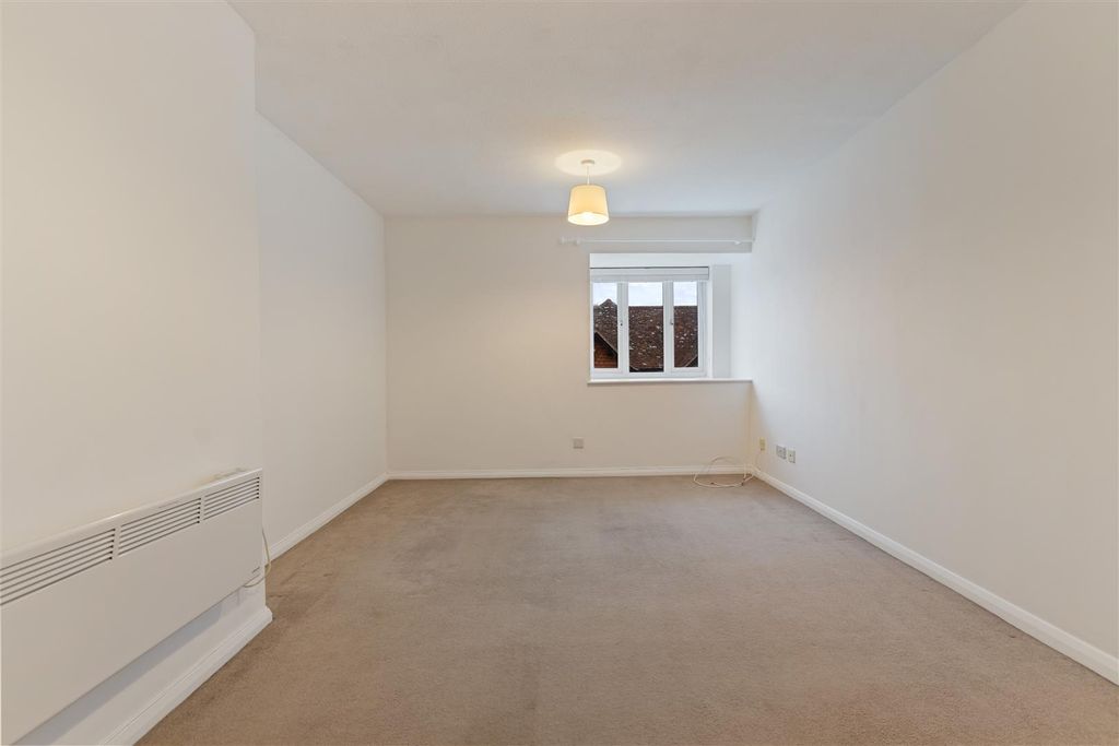 Property photo 3 of 6 Living Room