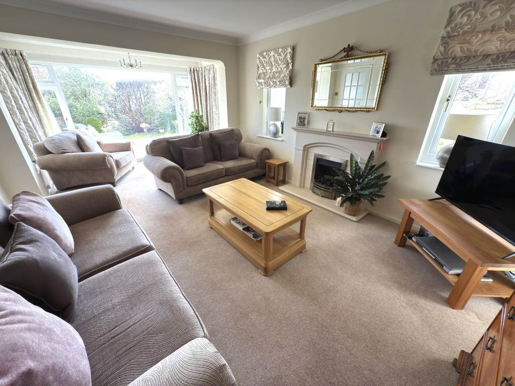 Property photo 2 of 25