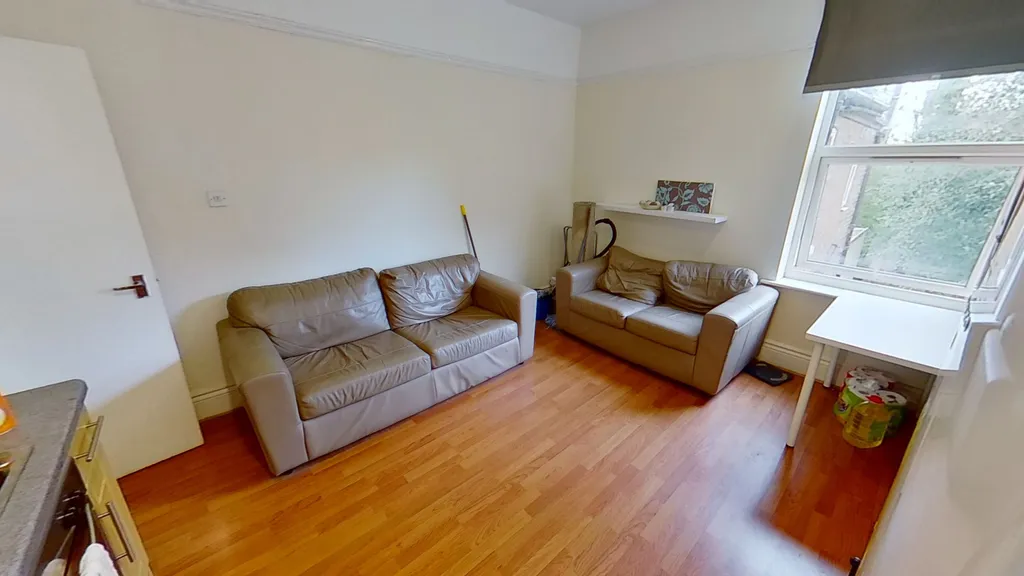 Apartment in Nottingham, Forest Fields, Nottinghamshire - View 3