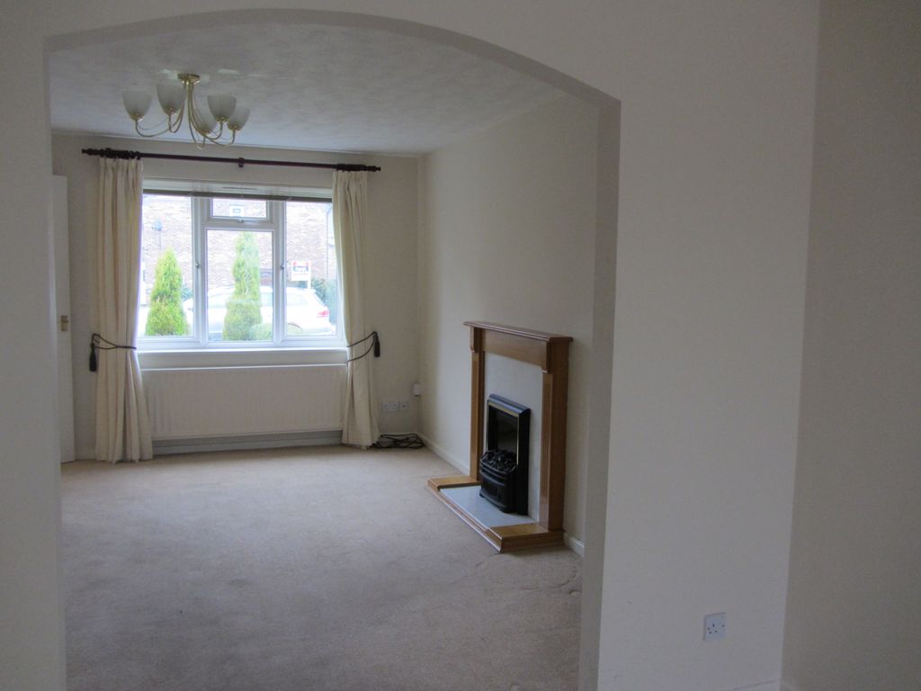 Property photo 2 of 10 Living Room