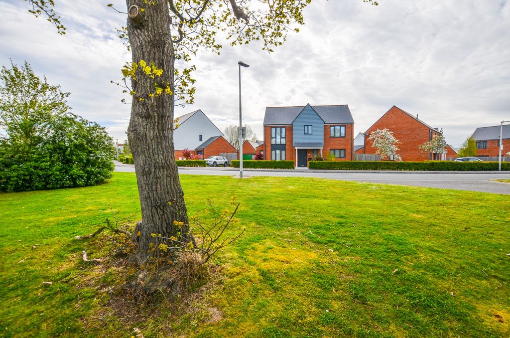 Property photo 1 of 37