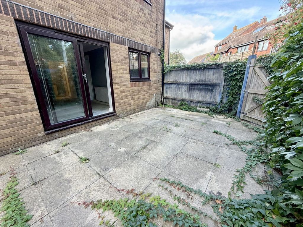 Property photo 2 of 20