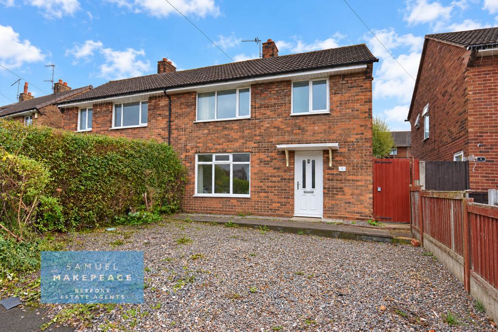 Property photo 1 of 19 Three Bedroom Semi Detached Property To Let With Driveway!