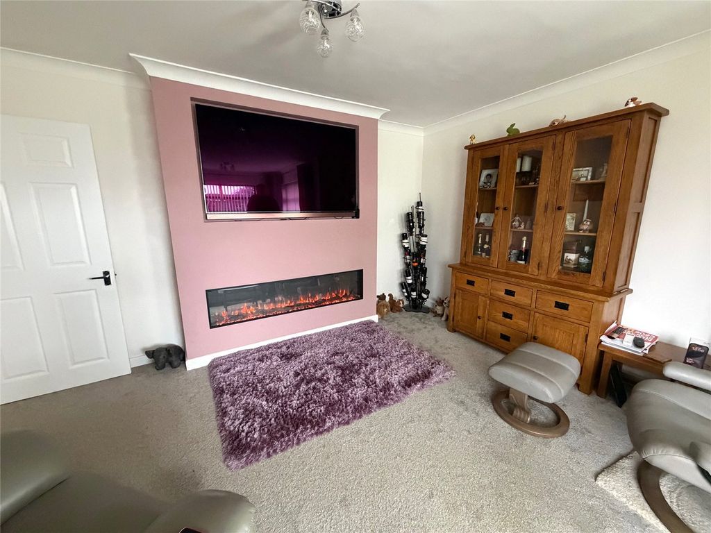 Property photo 2 of 27 Picture No. 40