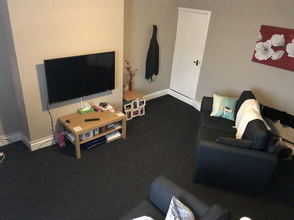 Property photo 1 of 10 A Spacious And Inviting Modern Living Room, Perfec...