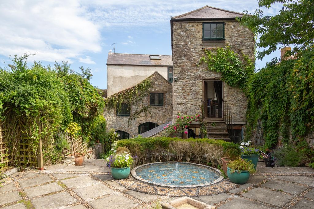 Property photo 2 of 42 297562 - Re-Edits_6 Sherbourne Lane, Lyme Regis_Inigo-6.Jpg