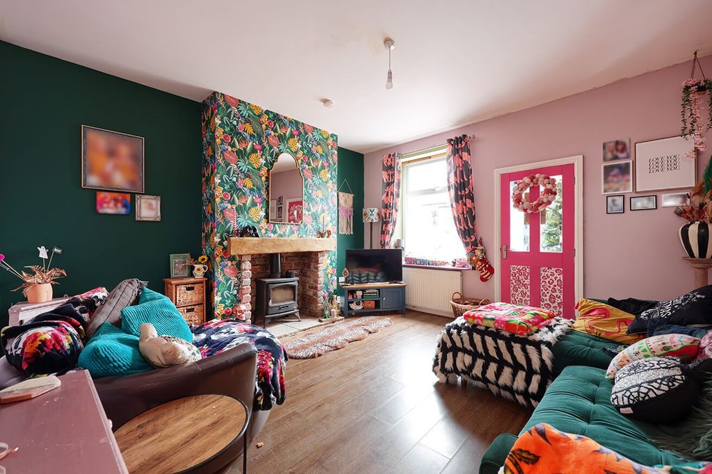 Property photo 2 of 11 4748883