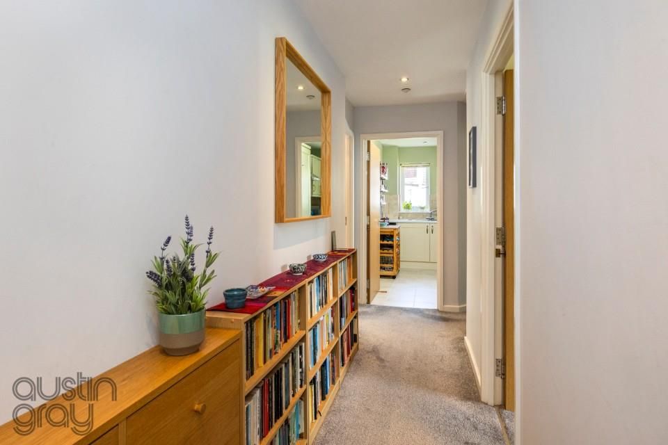 Property photo 3 of 16 Davigdor Mansions, 6. Davigdor Road-016 (Custom).J