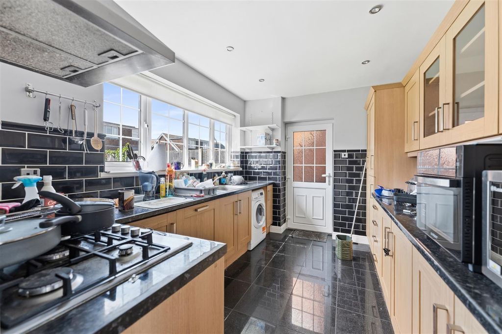Property photo 3 of 21 Kitchen