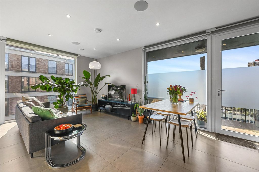 Property photo 2 of 22 Reception