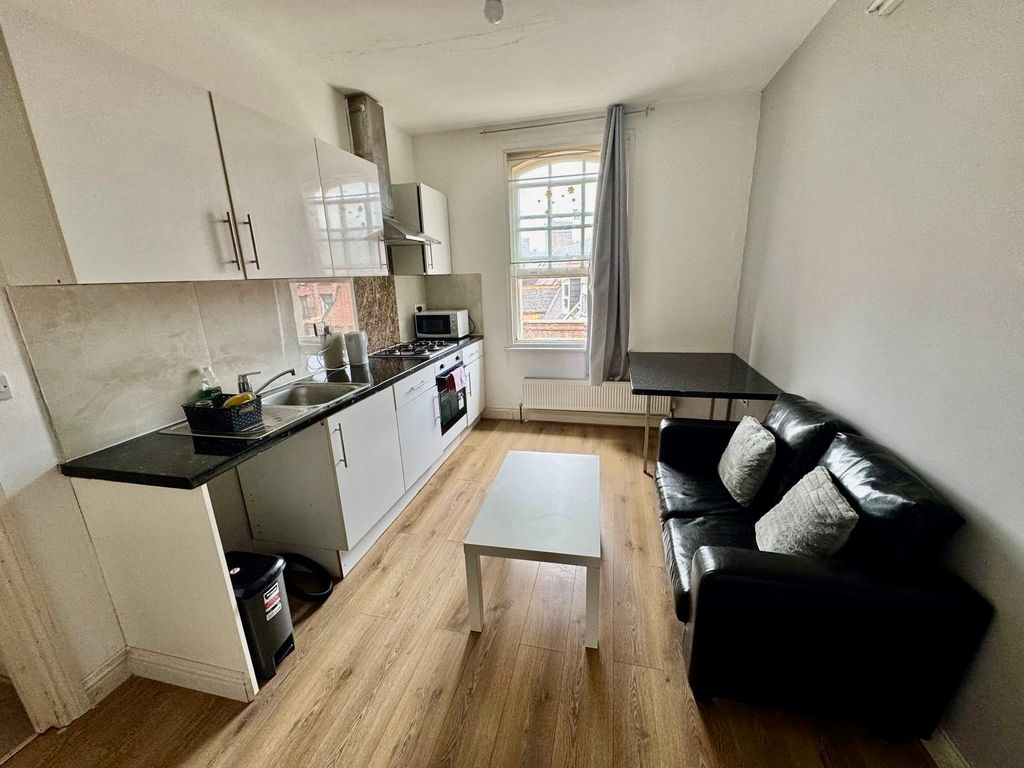 Property photo 1 of 5