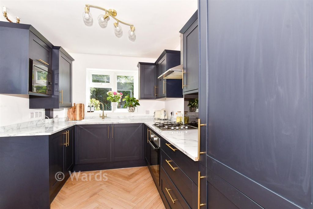 Property photo 2 of 12 Kitchen