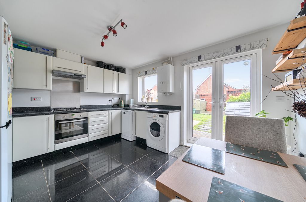 Property photo 3 of 12 1405338-15-697cc5...